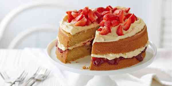 Eggless Victoria Sponge with strawberries on top